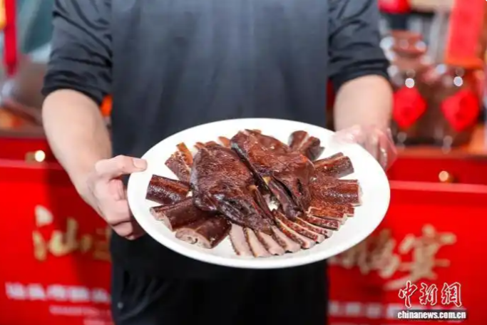 汕头狮头鹅产值破百亿 智慧养鹅拓国际市场